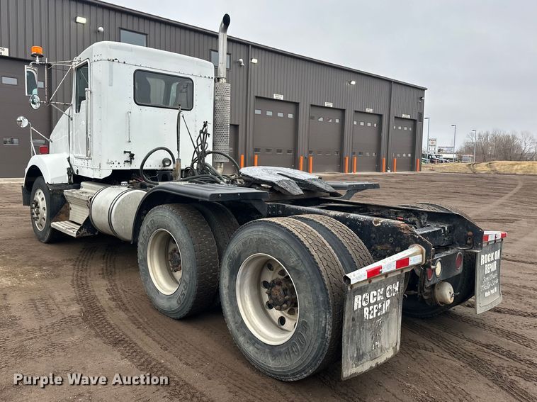 image for item FK1722 2000 Kenworth T800 semi truck