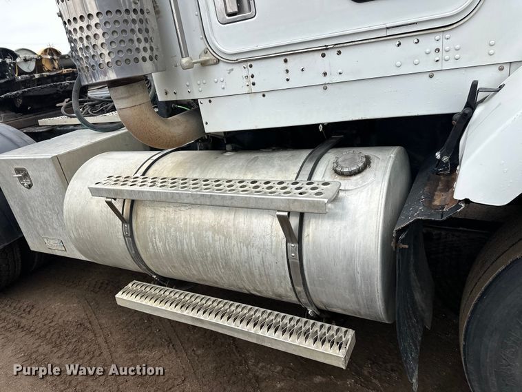 image for item FK1722 2000 Kenworth T800 semi truck