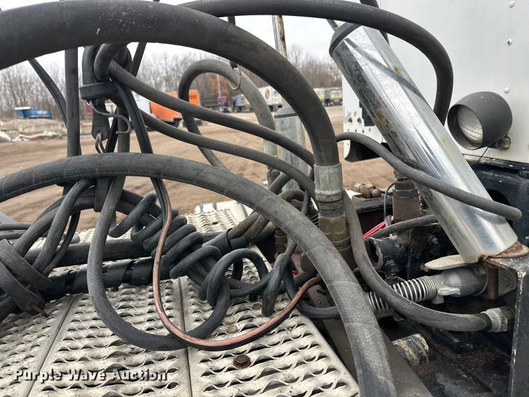 image for item FK1722 2000 Kenworth T800 semi truck