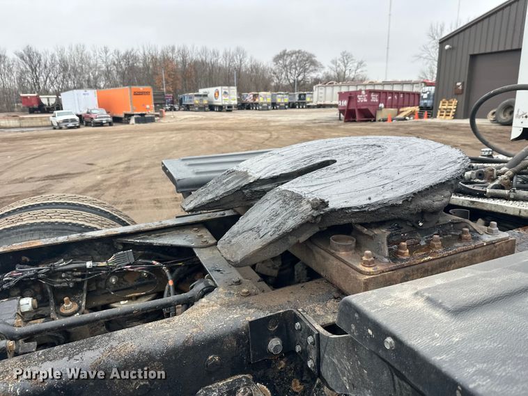 image for item FK1722 2000 Kenworth T800 semi truck