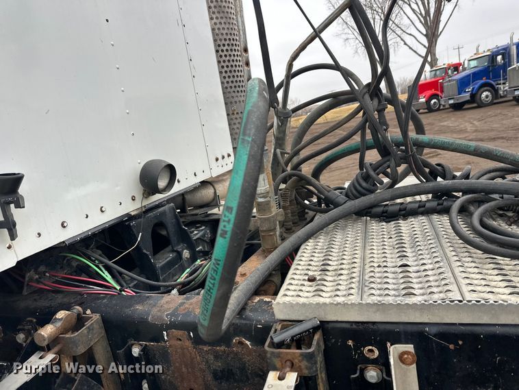 image for item FK1722 2000 Kenworth T800 semi truck