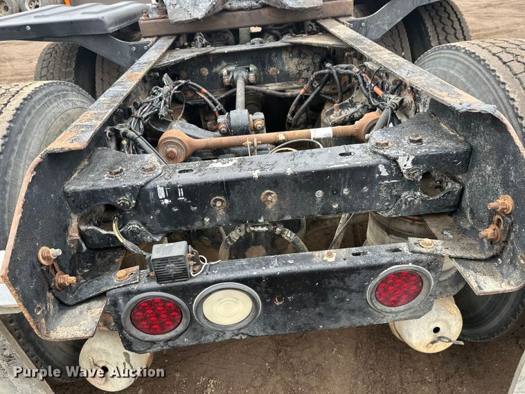 image for item FK1722 2000 Kenworth T800 semi truck