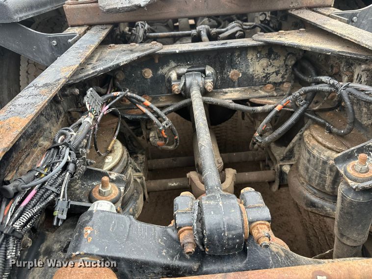 image for item FK1722 2000 Kenworth T800 semi truck