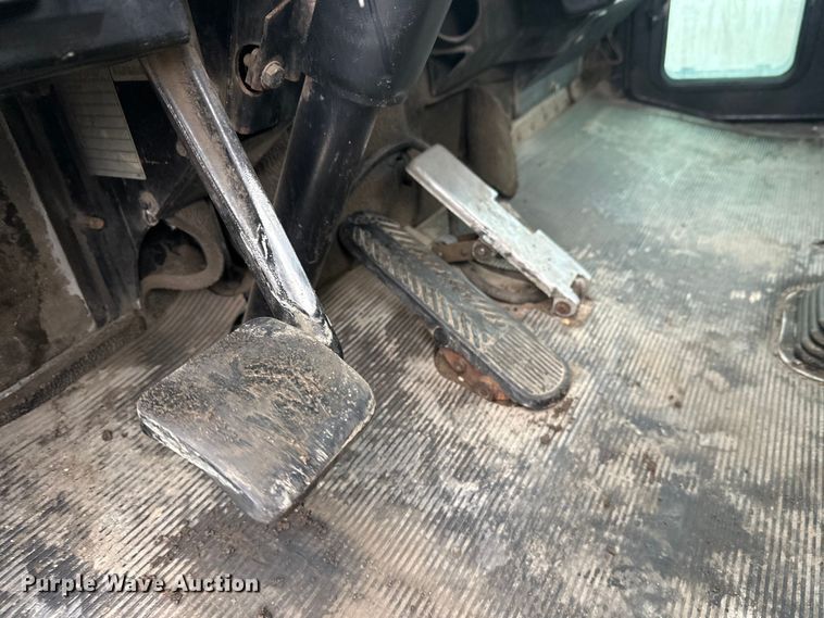 image for item FK1722 2000 Kenworth T800 semi truck