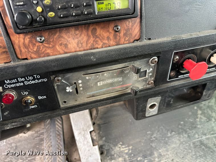 image for item FK1722 2000 Kenworth T800 semi truck