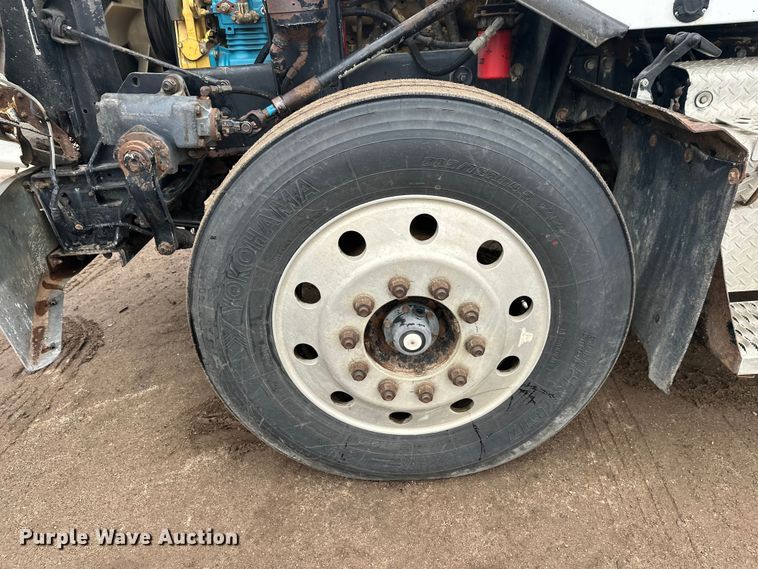 image for item FK1722 2000 Kenworth T800 semi truck