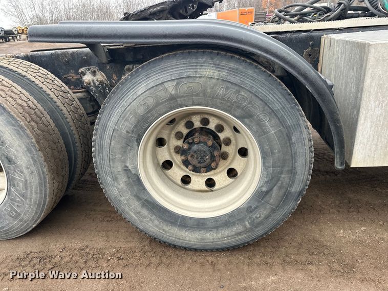 image for item FK1722 2000 Kenworth T800 semi truck