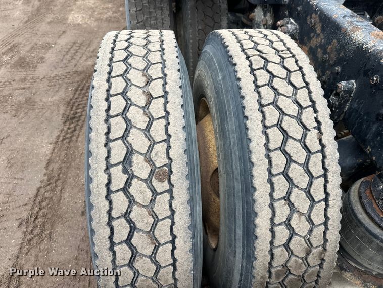 image for item FK1722 2000 Kenworth T800 semi truck