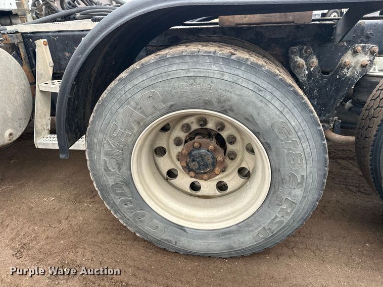 image for item FK1722 2000 Kenworth T800 semi truck