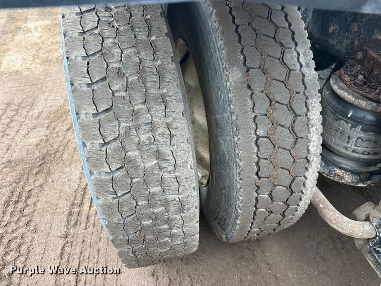 image for item FK1722 2000 Kenworth T800 semi truck