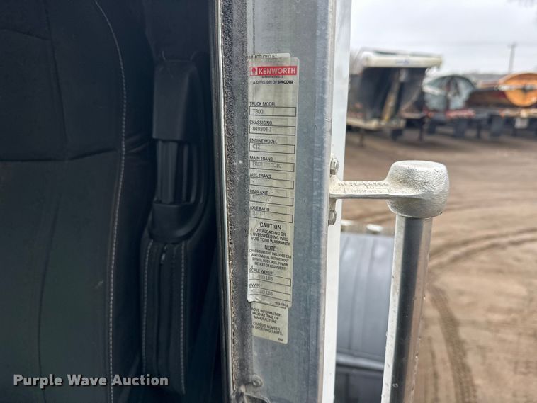 image for item FK1722 2000 Kenworth T800 semi truck