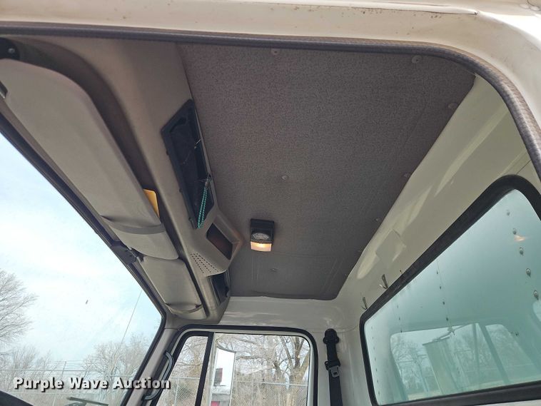 image for item FN5583 1998 International 4700 box truck