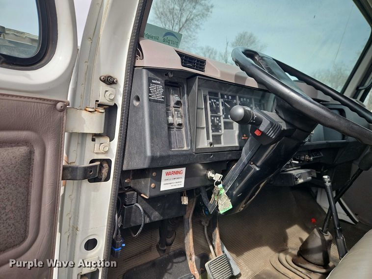 image for item FN5583 1998 International 4700 box truck