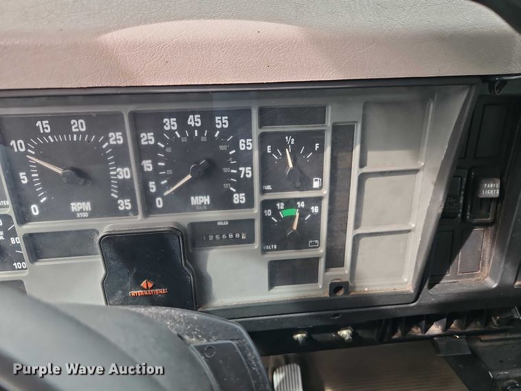 image for item FN5583 1998 International 4700 box truck