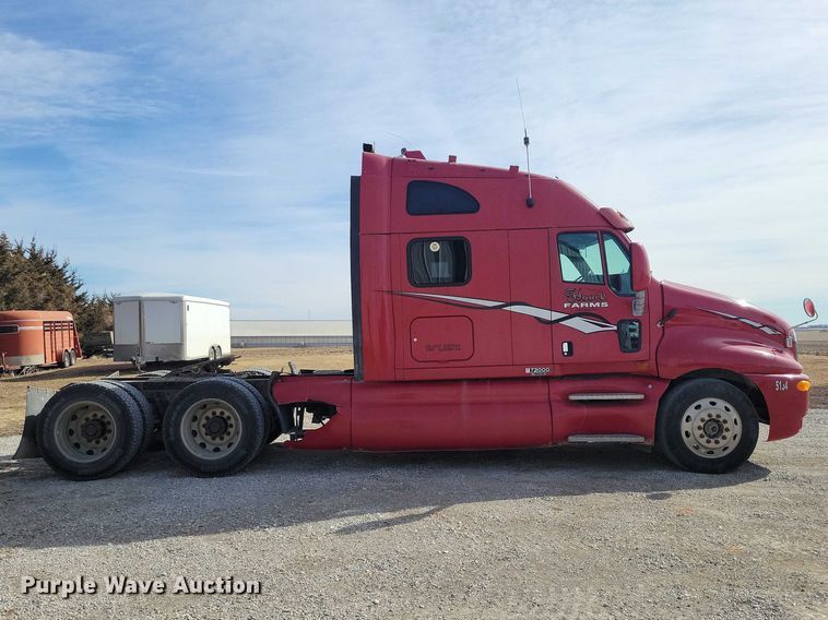 image for item NK9837 2003 Kenworth T2000 semi truck
