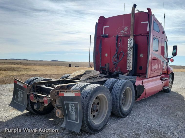 image for item NK9837 2003 Kenworth T2000 semi truck
