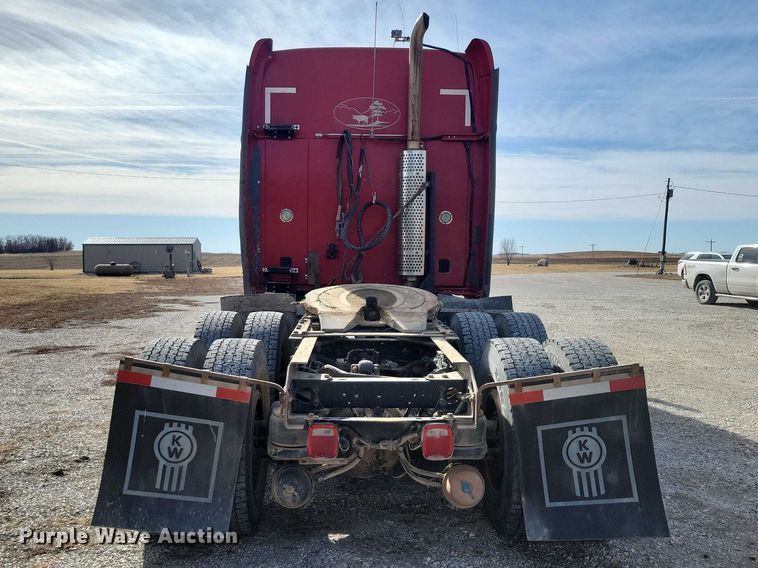 image for item NK9837 2003 Kenworth T2000 semi truck