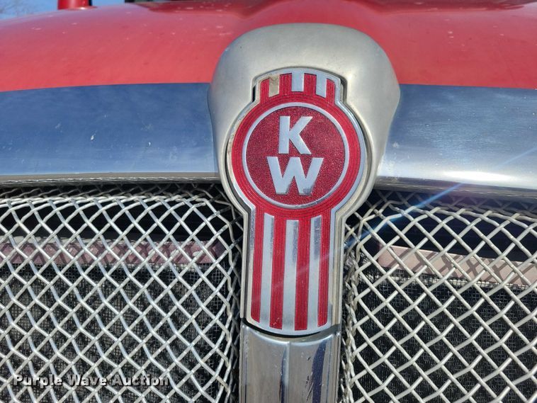 image for item NK9837 2003 Kenworth T2000 semi truck