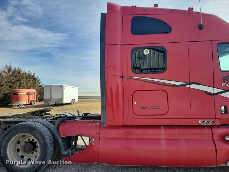 image for item NK9837 2003 Kenworth T2000 semi truck