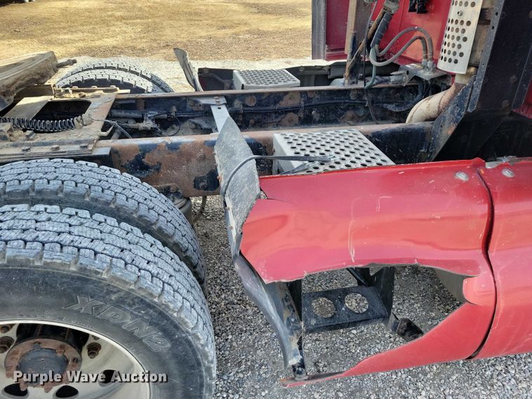 image for item NK9837 2003 Kenworth T2000 semi truck