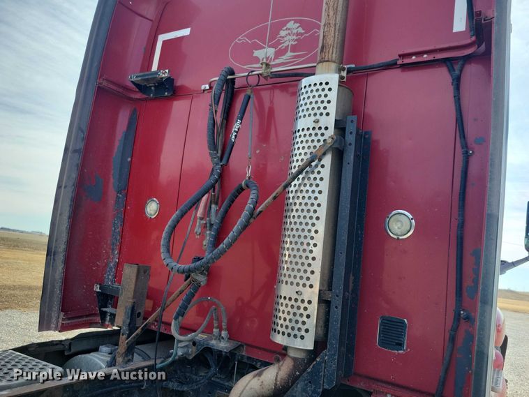 image for item NK9837 2003 Kenworth T2000 semi truck