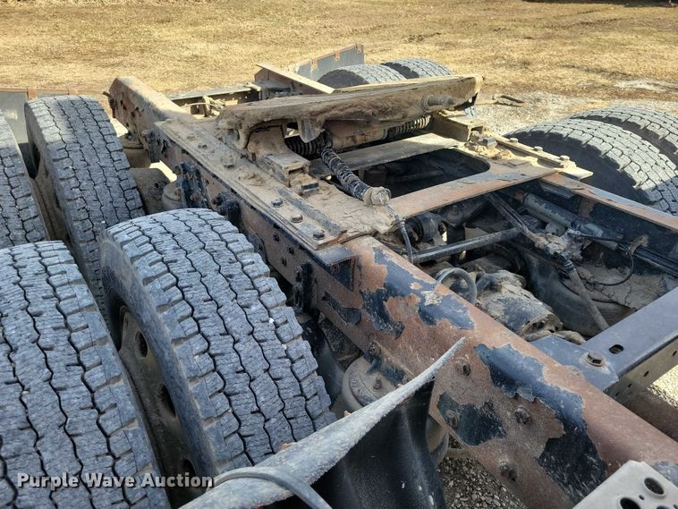 image for item NK9837 2003 Kenworth T2000 semi truck