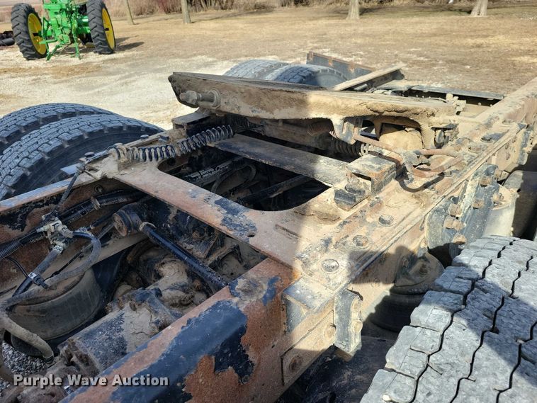 image for item NK9837 2003 Kenworth T2000 semi truck