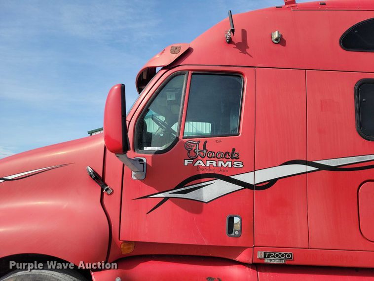 image for item NK9837 2003 Kenworth T2000 semi truck