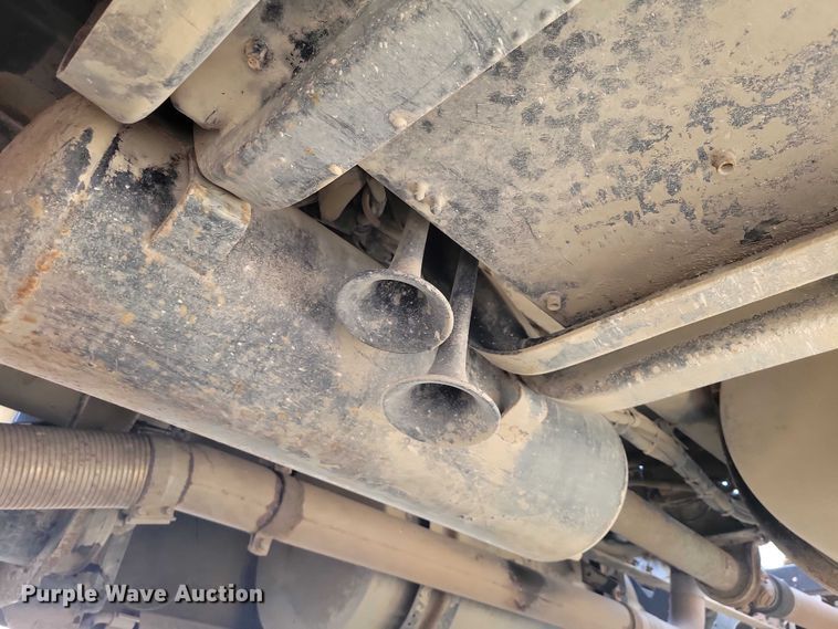 image for item NK9837 2003 Kenworth T2000 semi truck