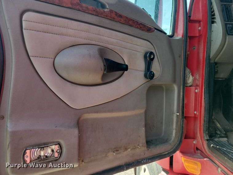 image for item NK9837 2003 Kenworth T2000 semi truck