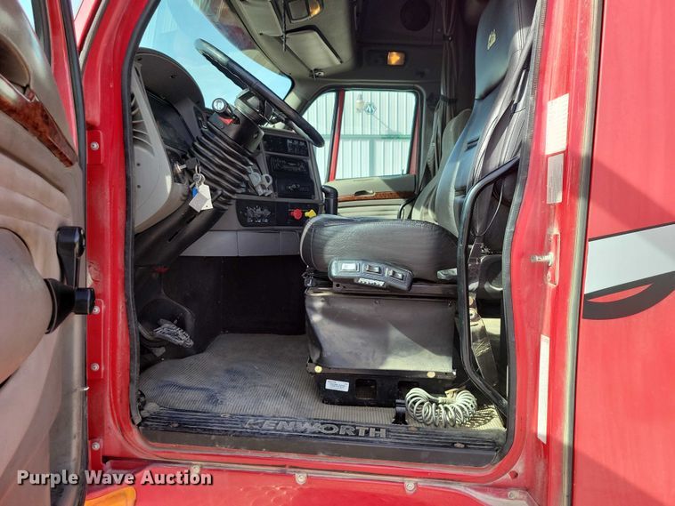 image for item NK9837 2003 Kenworth T2000 semi truck