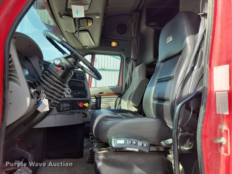 image for item NK9837 2003 Kenworth T2000 semi truck