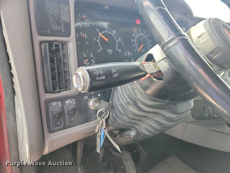 image for item NK9837 2003 Kenworth T2000 semi truck