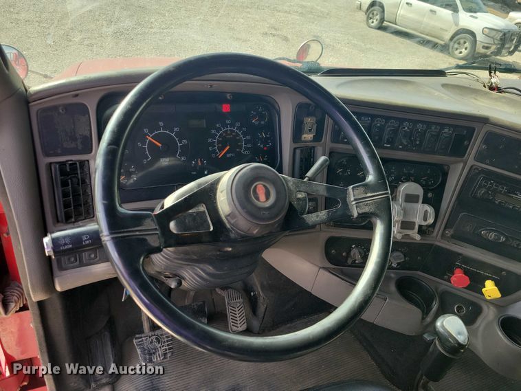 image for item NK9837 2003 Kenworth T2000 semi truck