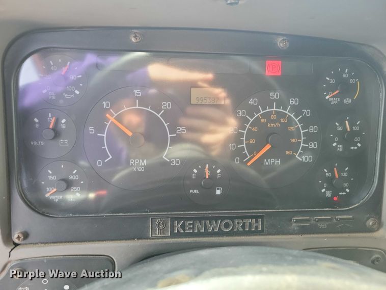 image for item NK9837 2003 Kenworth T2000 semi truck