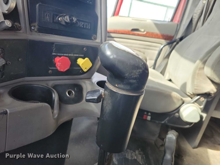 image for item NK9837 2003 Kenworth T2000 semi truck