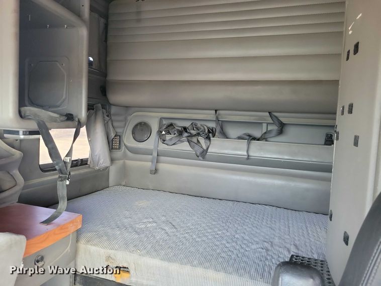 image for item NK9837 2003 Kenworth T2000 semi truck