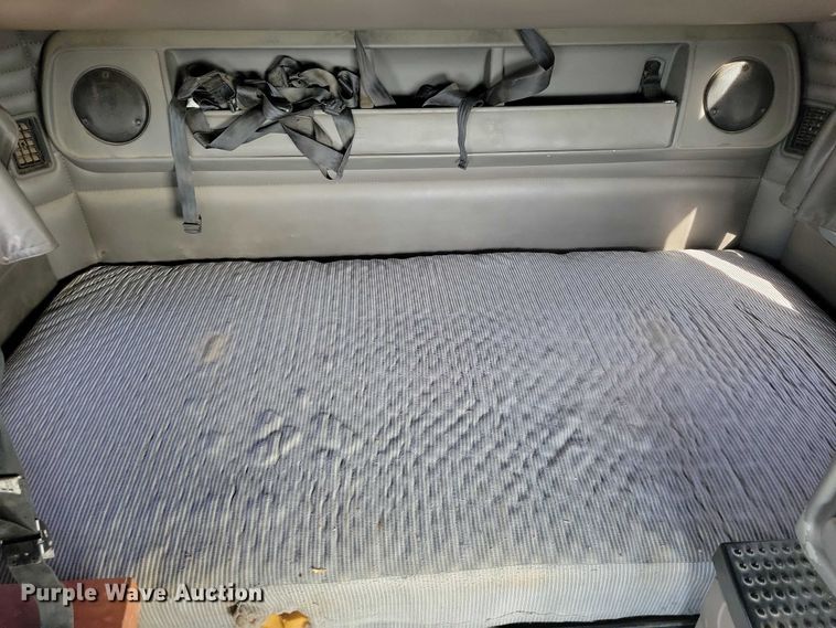 image for item NK9837 2003 Kenworth T2000 semi truck