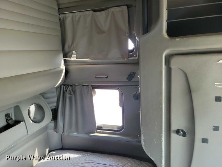 image for item NK9837 2003 Kenworth T2000 semi truck