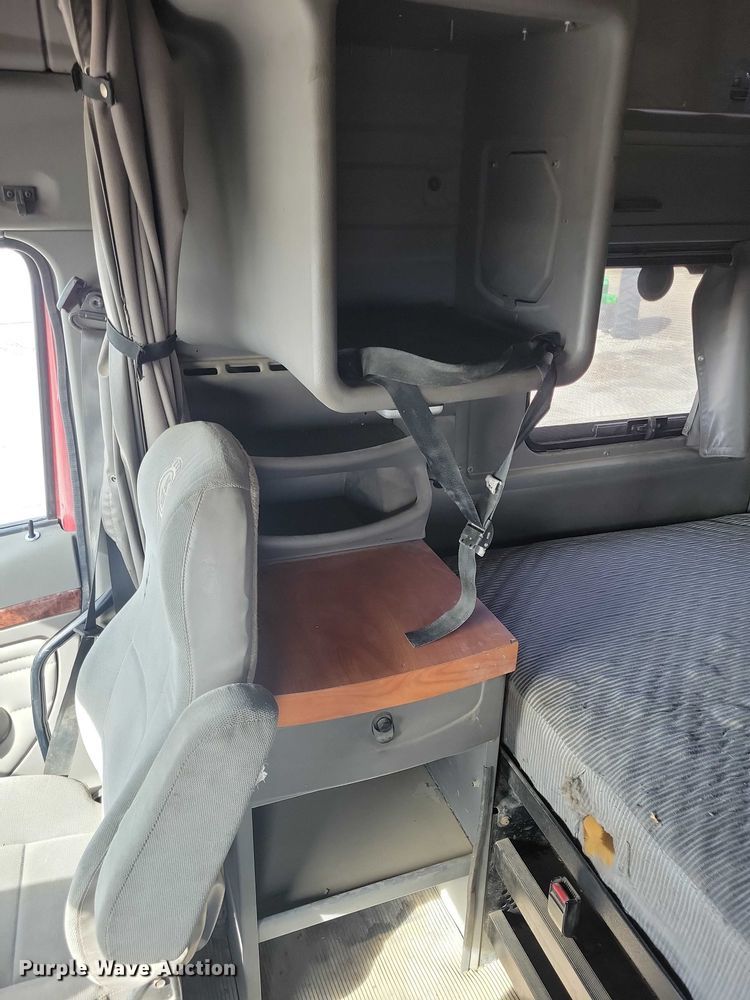 image for item NK9837 2003 Kenworth T2000 semi truck