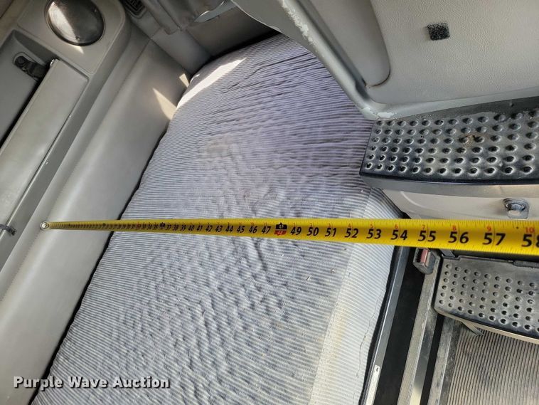 image for item NK9837 2003 Kenworth T2000 semi truck