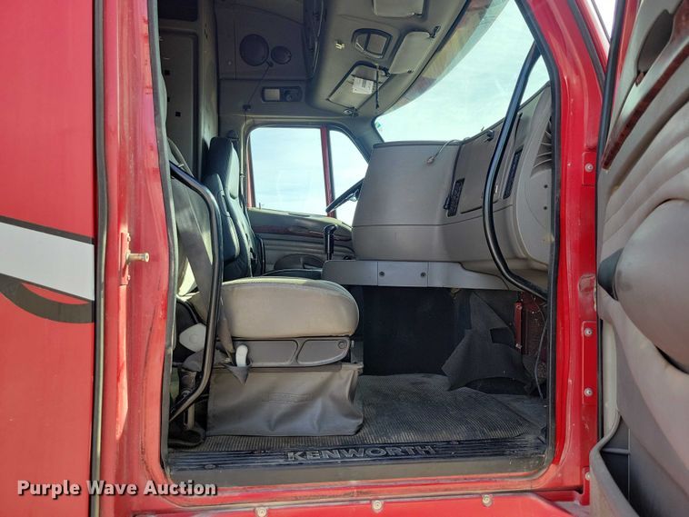 image for item NK9837 2003 Kenworth T2000 semi truck