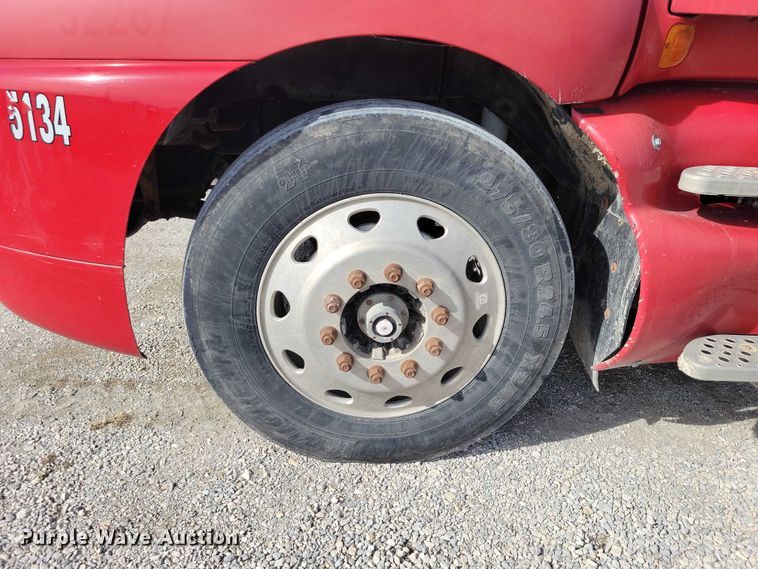 image for item NK9837 2003 Kenworth T2000 semi truck