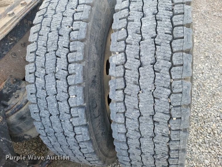 image for item NK9837 2003 Kenworth T2000 semi truck