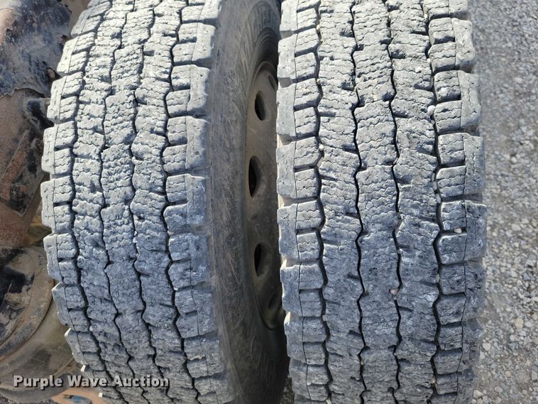 image for item NK9837 2003 Kenworth T2000 semi truck