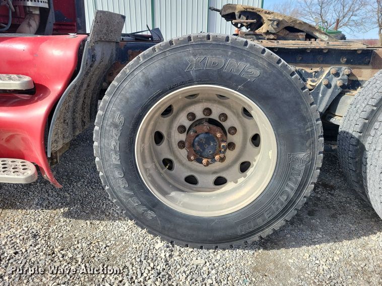 image for item NK9837 2003 Kenworth T2000 semi truck