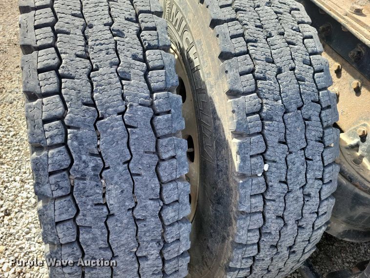 image for item NK9837 2003 Kenworth T2000 semi truck