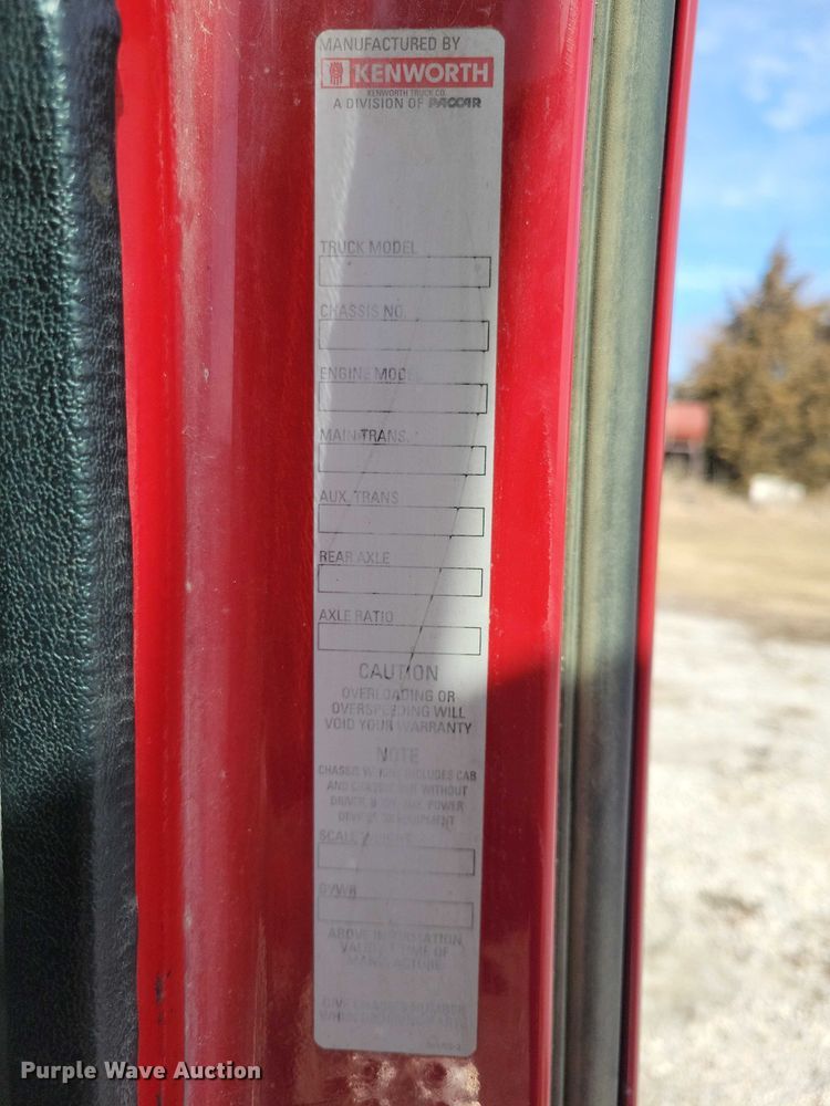 image for item NK9837 2003 Kenworth T2000 semi truck