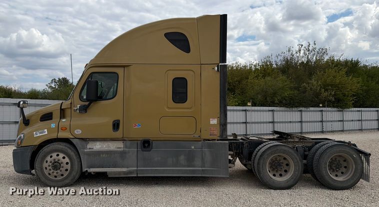 image for item YA0646 2018 Freightliner Cascadia semi truck