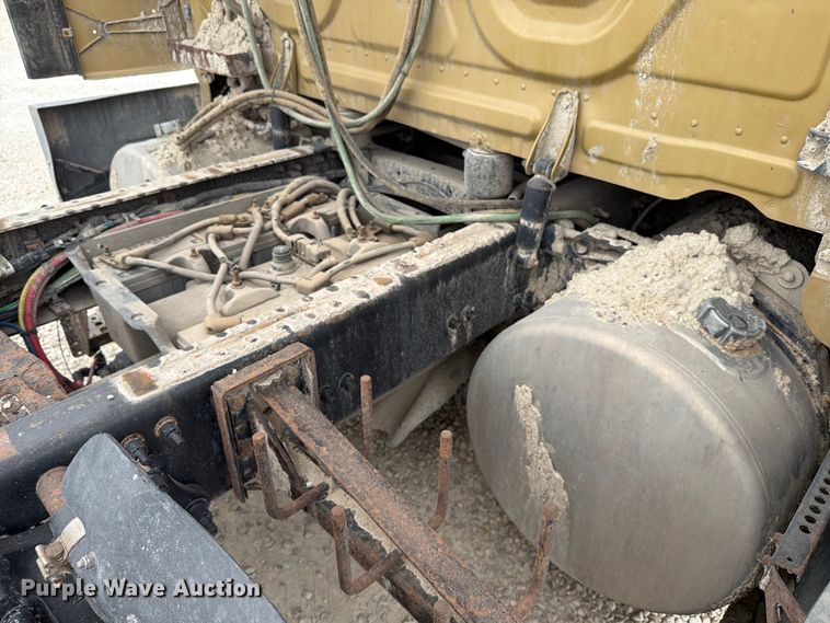 image for item YA0646 2018 Freightliner Cascadia semi truck